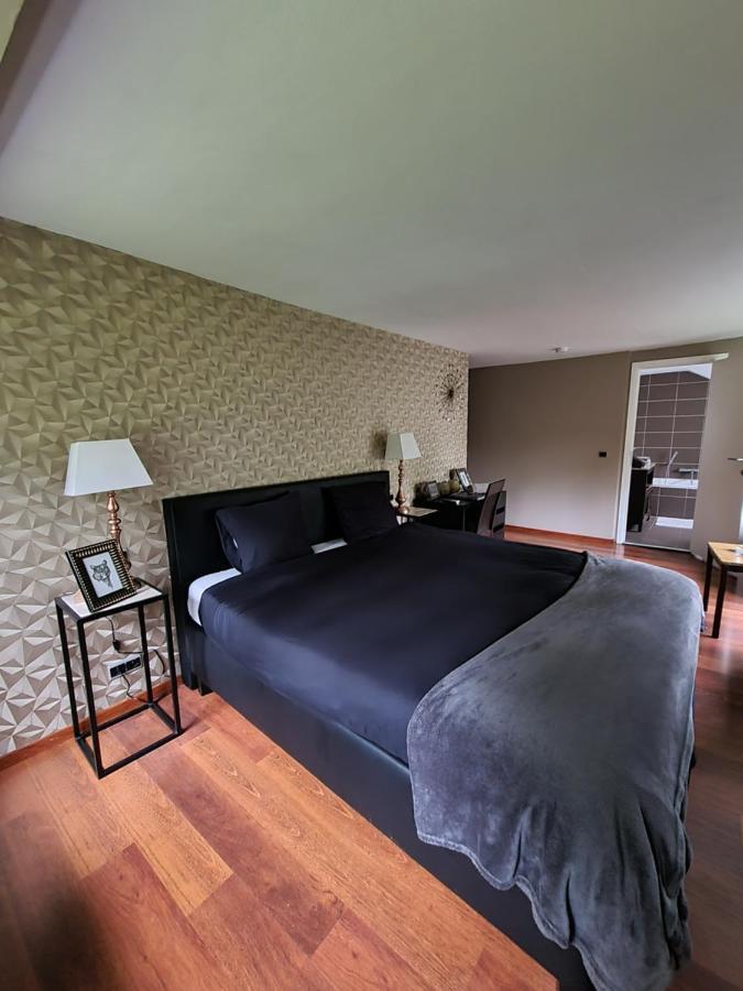 Le Manoir De Morimont Bed & Breakfast 3*